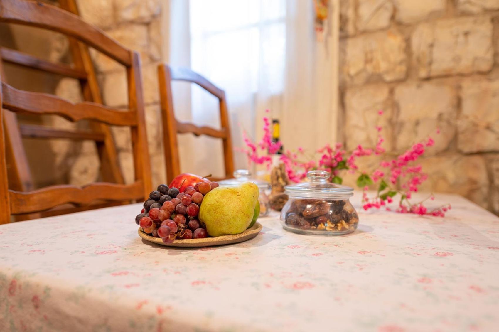 Hemdatya Stone Suites In The Galilee Ilaniya Стая снимка